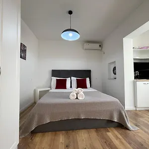 Central Studio Apartments Albania